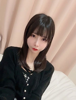 雏乃由奈 (雛乃ゆな,Yuna Hinano)