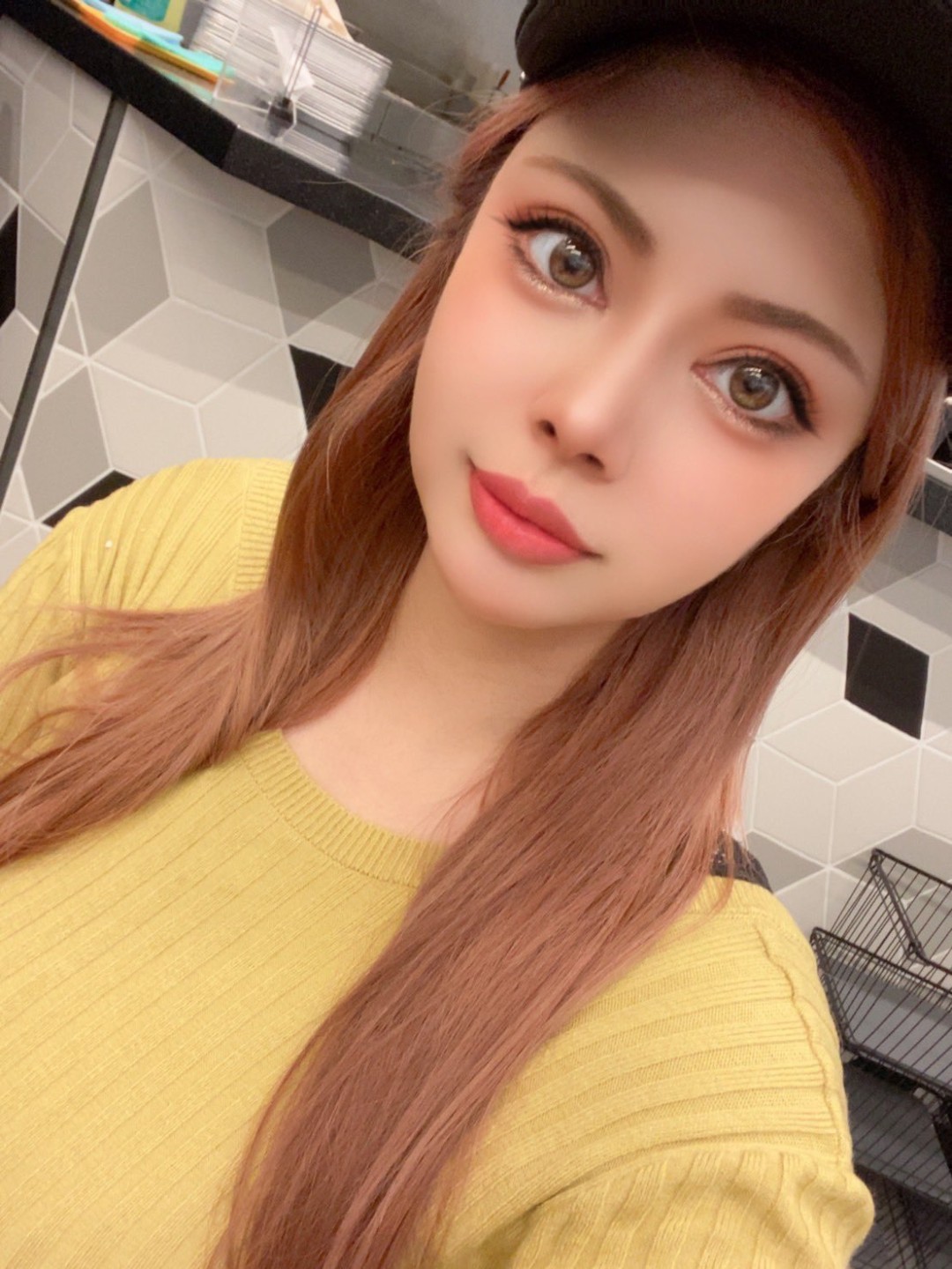 叶月朱理 (葉月シュリ,Hazuki Shuri)