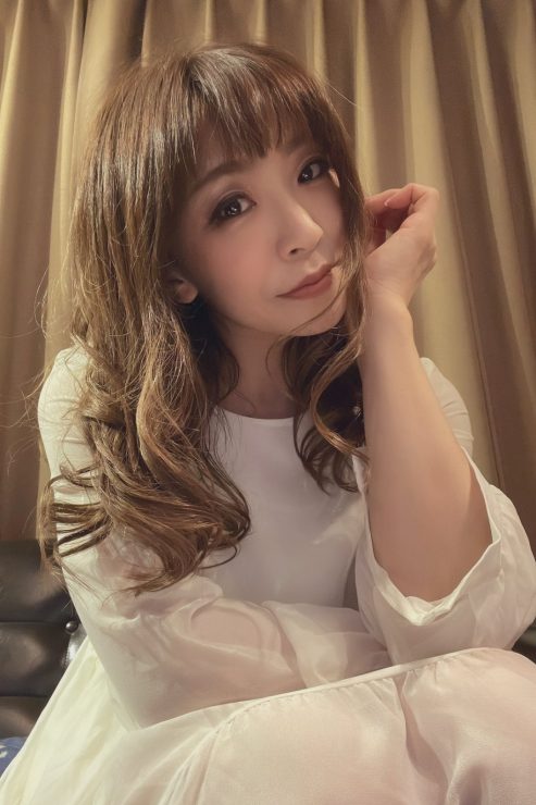 倖田李梨 (Koda Riri)